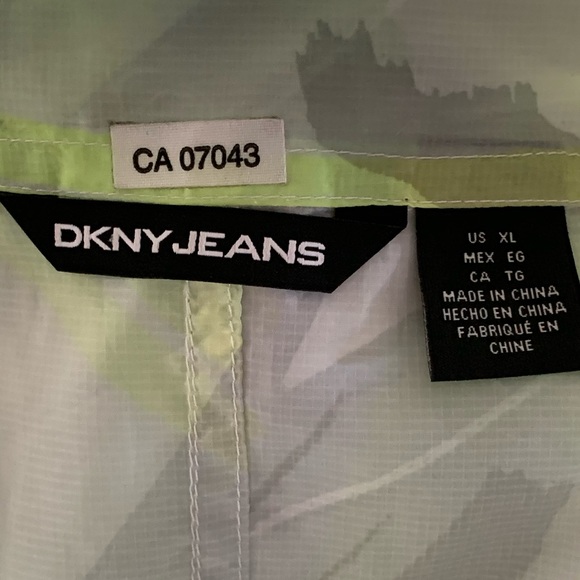 DKNY jeans woman’s XL windbreaker ** 2/$35.00** - Picture 6 of 9